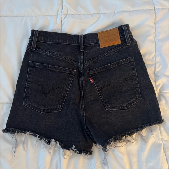 LEVI’S SHORTS. Ribcage - Picture 2 of 4